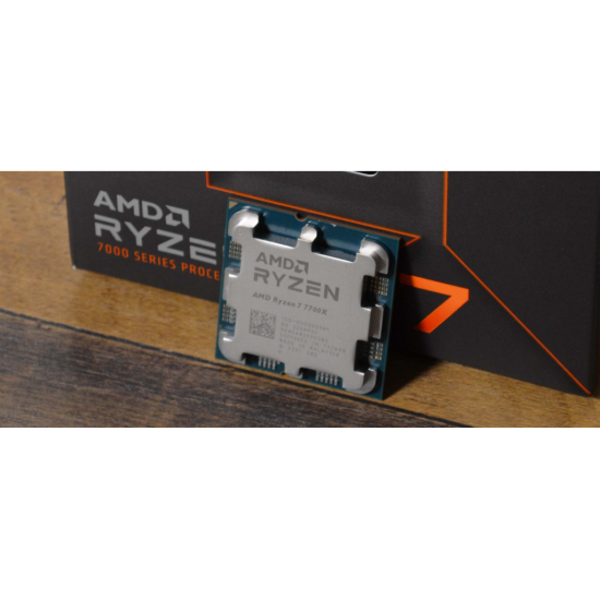 AMD RYZEN 7 7700X 8 Core  4 50-5.40GHz  40Mb Cache  105W   AM5 Soket  BOX Kutulu Grafik Kart VAR  Fan YOK