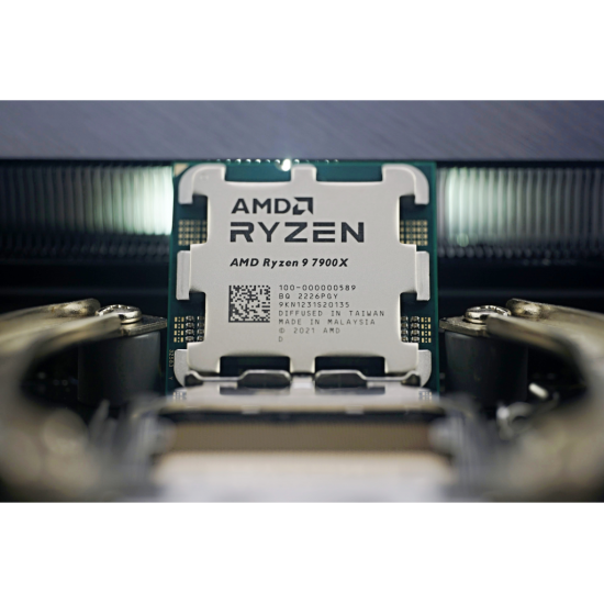 AMD RYZEN 9 7900X 12 Core  4 70-5.60GHz  76Mb Cache  170W   AM5 Soket  BOX Kutulu Grafik Kart VAR  Fan YOK