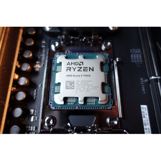 AMD RYZEN 9 7950X 16 Core  4 50-5.70GHz  80Mb Cache  170W   AM5 Soket  BOX Kutulu Grafik Kart YOK  Fan YOK